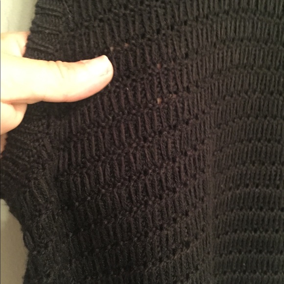 Sleeveless slightly cropped sweater💕 - Picture 3 of 8